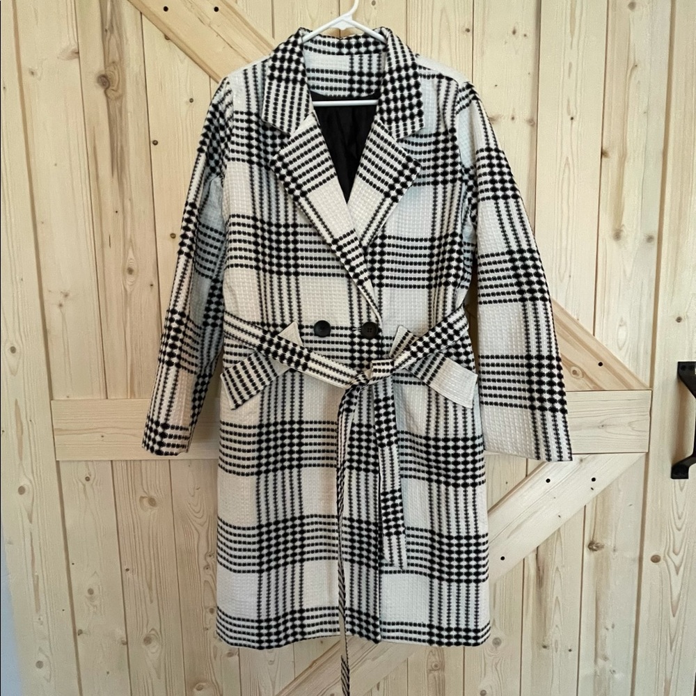 SHEIN Self Tie Plaid Side Pocket Trench Coat. Size M. NWOT.